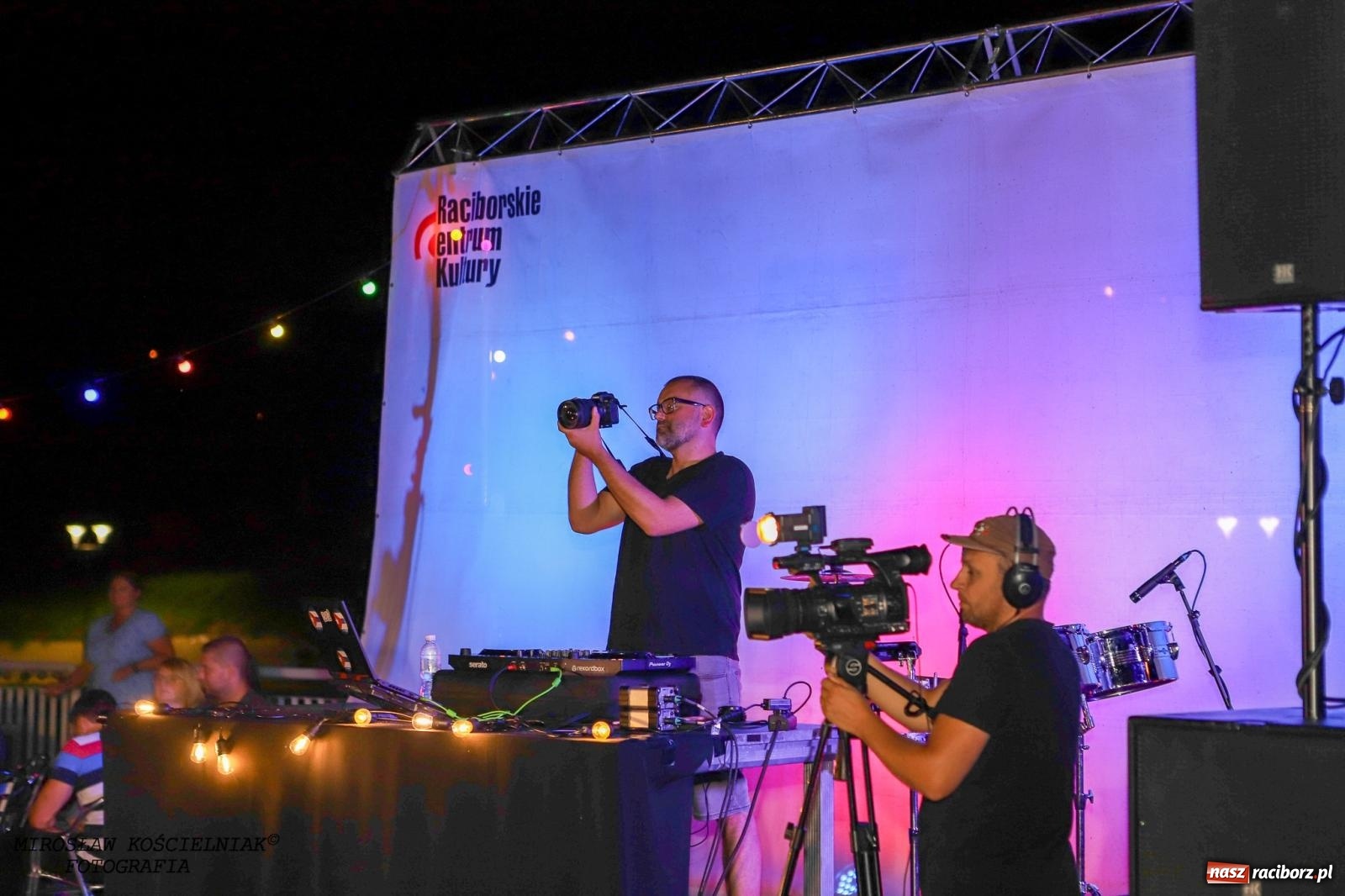 Zdjęcie w galerii na portalu naszraciborz.pl: Latynoamerykańska noc na bulwarach: potańcówka z Osmarem Pegudo wiadomości z regionu