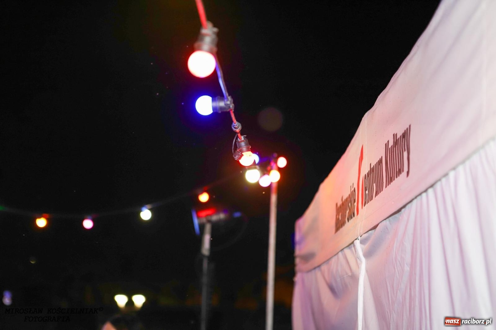 Zdjęcie w galerii na portalu naszraciborz.pl: Latynoamerykańska noc na bulwarach: potańcówka z Osmarem Pegudo wiadomości z regionu