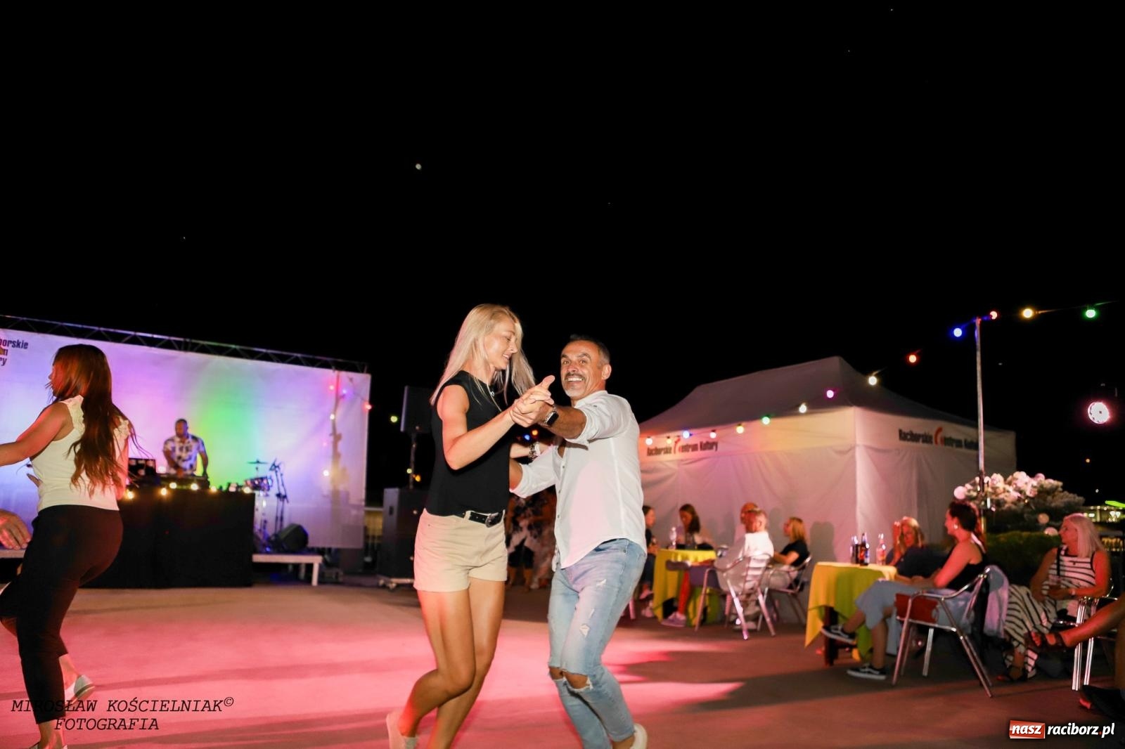 Zdjęcie w galerii na portalu naszraciborz.pl: Latynoamerykańska noc na bulwarach: potańcówka z Osmarem Pegudo wiadomości z regionu