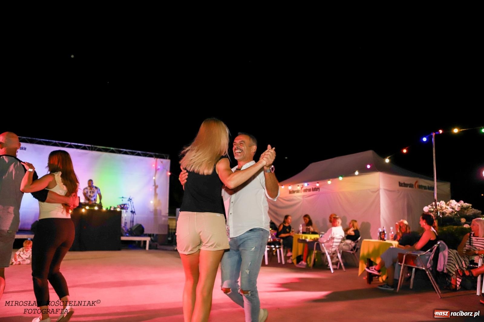 Zdjęcie w galerii na portalu naszraciborz.pl: Latynoamerykańska noc na bulwarach: potańcówka z Osmarem Pegudo wiadomości z regionu