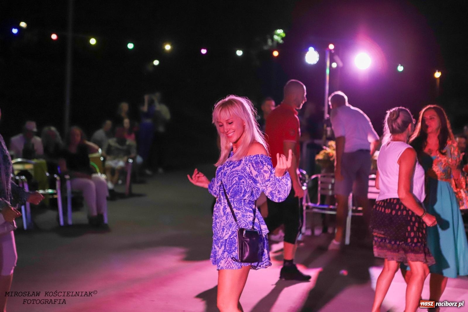 Zdjęcie w galerii na portalu naszraciborz.pl: Latynoamerykańska noc na bulwarach: potańcówka z Osmarem Pegudo wiadomości z regionu