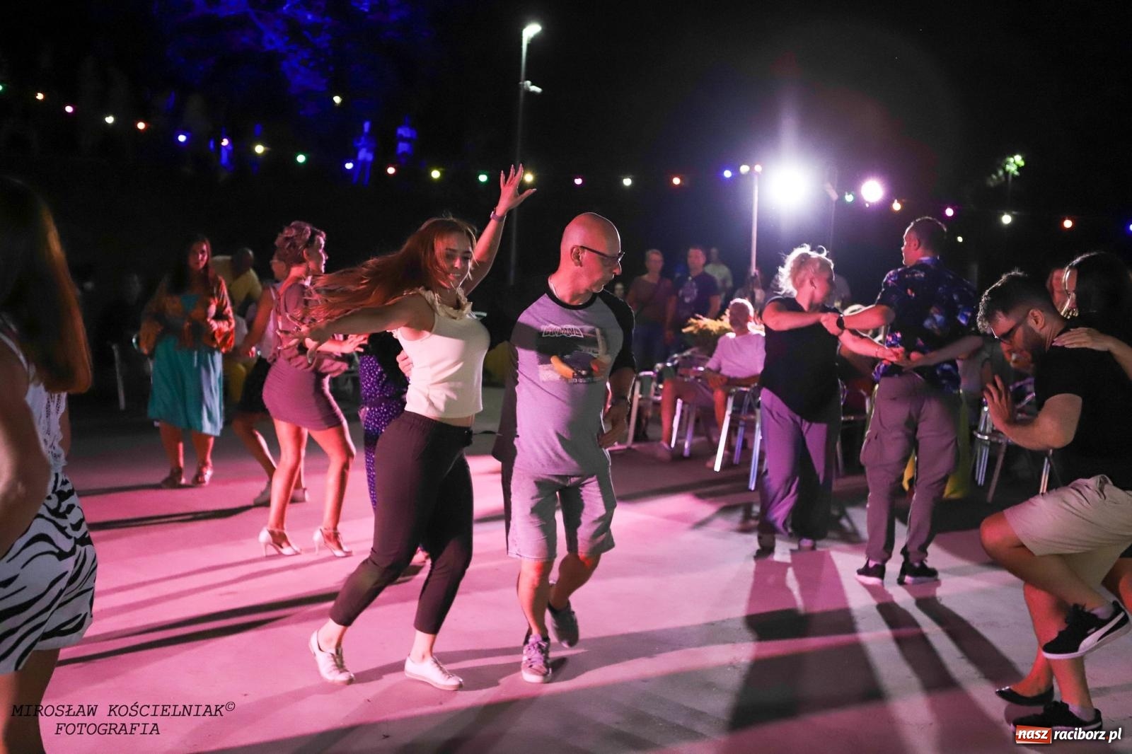 Zdjęcie w galerii na portalu naszraciborz.pl: Latynoamerykańska noc na bulwarach: potańcówka z Osmarem Pegudo wiadomości z regionu
