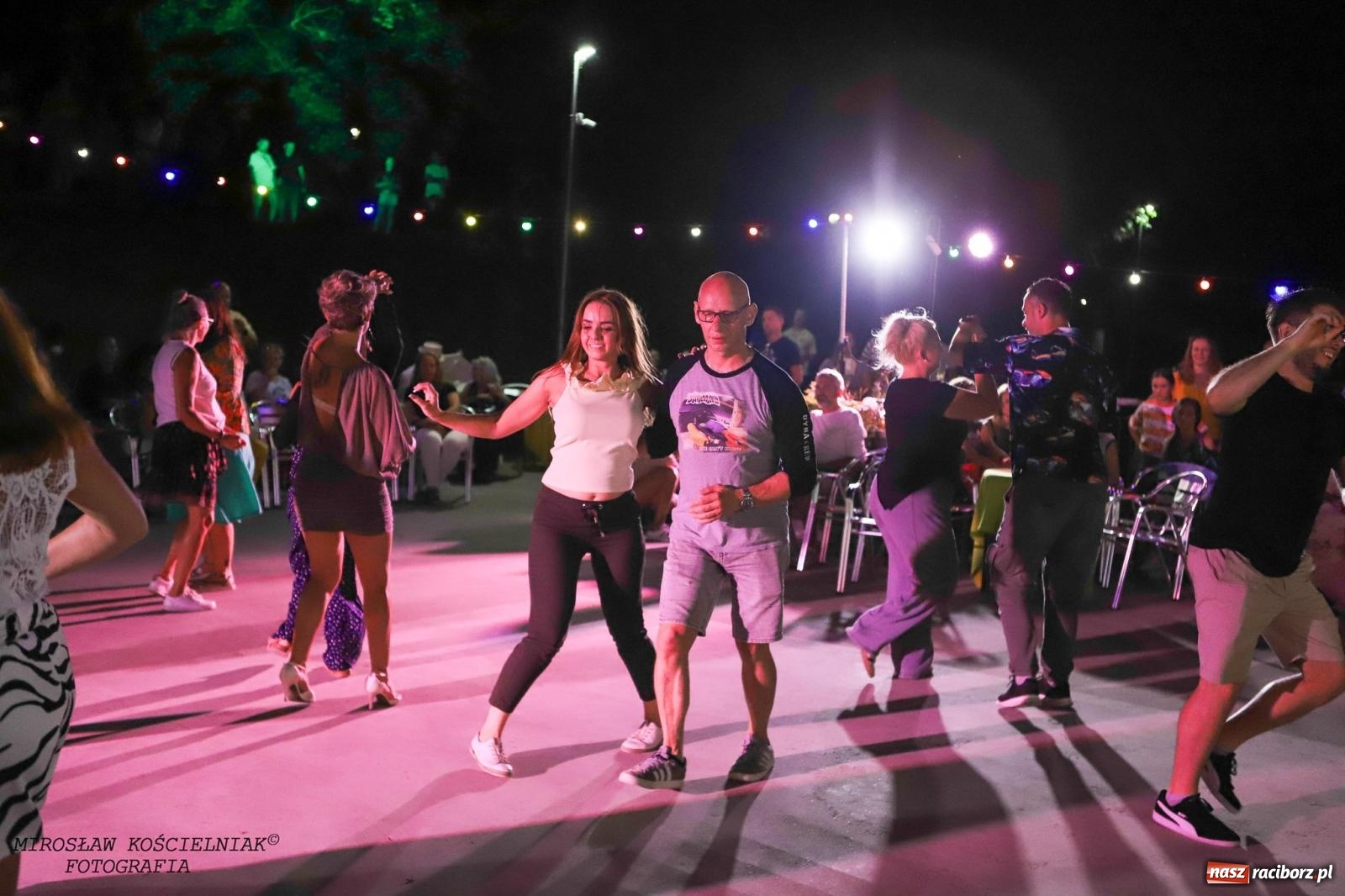 Zdjęcie w galerii na portalu naszraciborz.pl: Latynoamerykańska noc na bulwarach: potańcówka z Osmarem Pegudo wiadomości z regionu