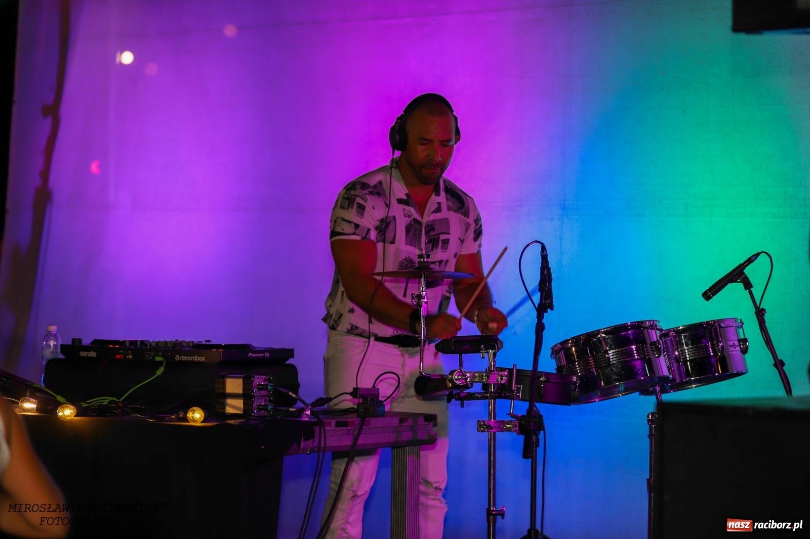 Zdjęcie w galerii na portalu naszraciborz.pl: Latynoamerykańska noc na bulwarach: potańcówka z Osmarem Pegudo wiadomości z regionu