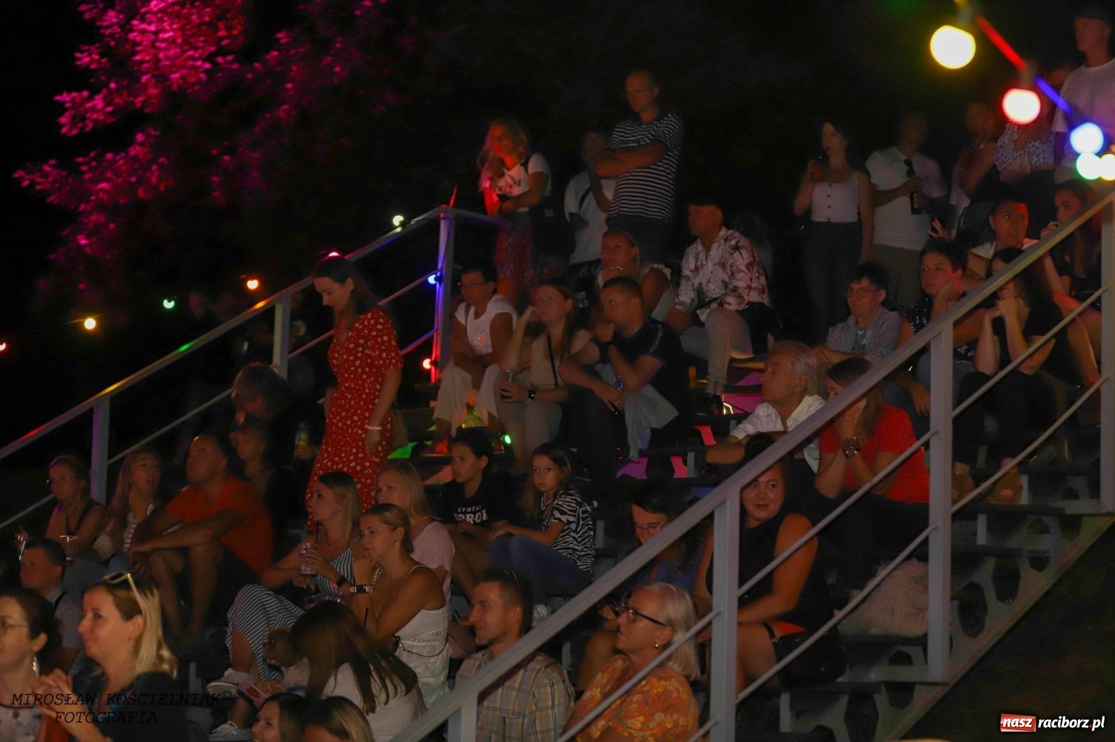 Zdjęcie w galerii na portalu naszraciborz.pl: Latynoamerykańska noc na bulwarach: potańcówka z Osmarem Pegudo wiadomości z regionu