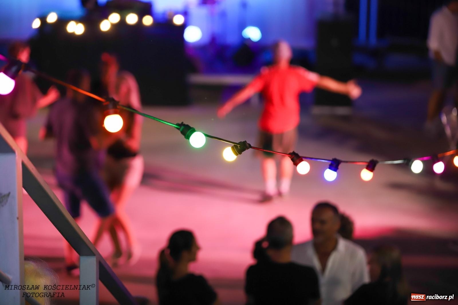 Zdjęcie w galerii na portalu naszraciborz.pl: Latynoamerykańska noc na bulwarach: potańcówka z Osmarem Pegudo wiadomości z regionu