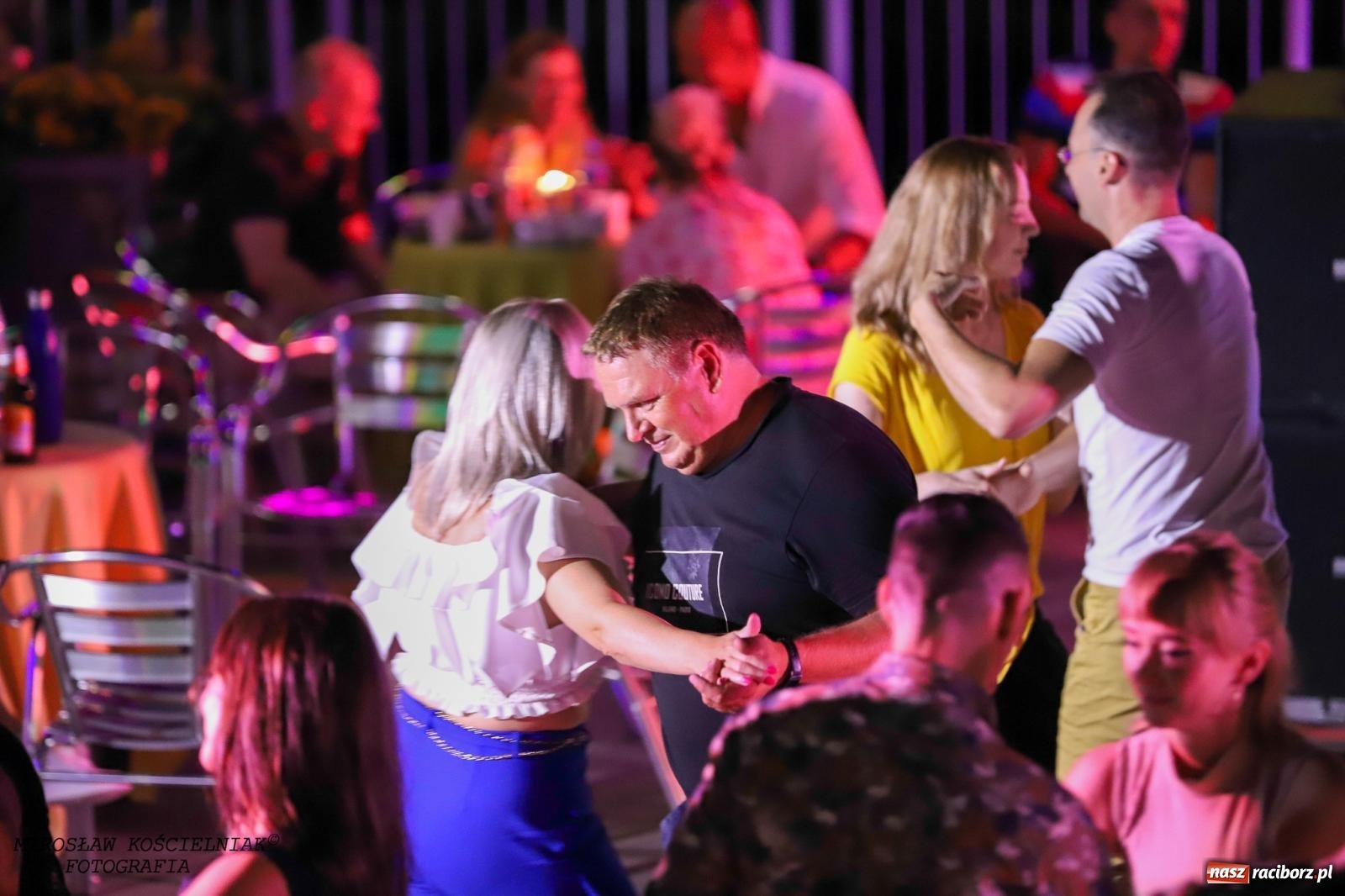 Zdjęcie w galerii na portalu naszraciborz.pl: Latynoamerykańska noc na bulwarach: potańcówka z Osmarem Pegudo wiadomości z regionu