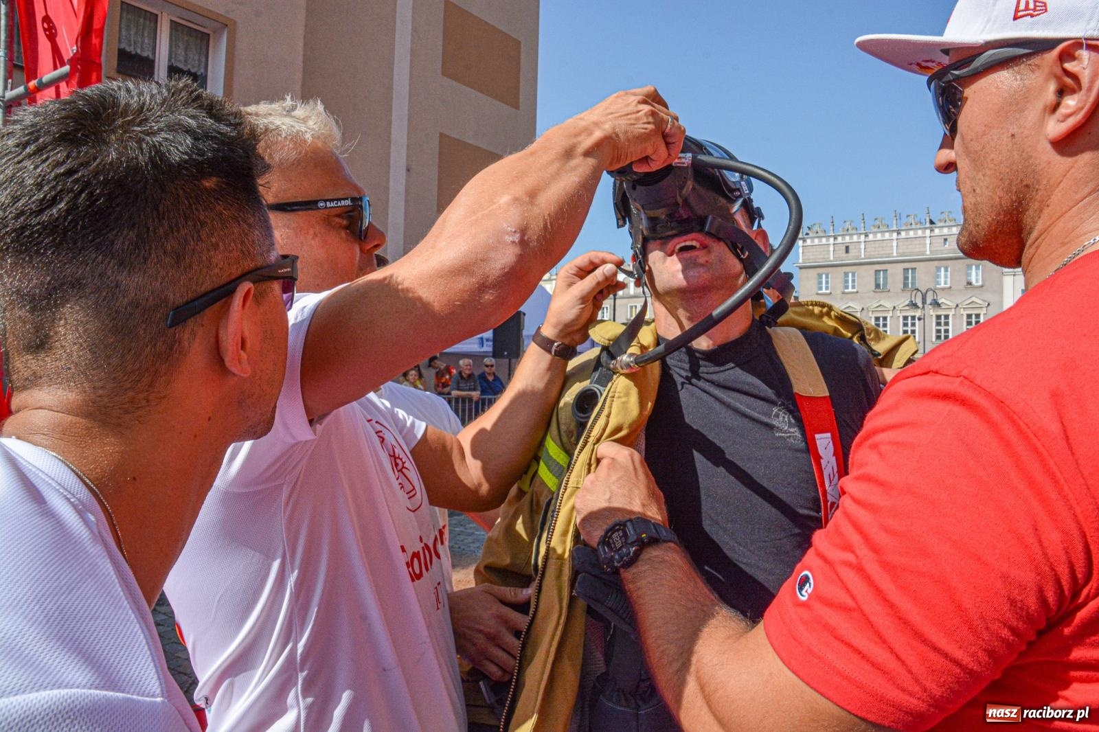 Zdjęcie w galerii na portalu naszraciborz.pl: Toughest Firefighter Racibórz 2024: Siła, wytrzymałość i duch strażackiej rywalizacji na placu Dominikańskim [FOTO i WIDEO] wiadomości z regionu