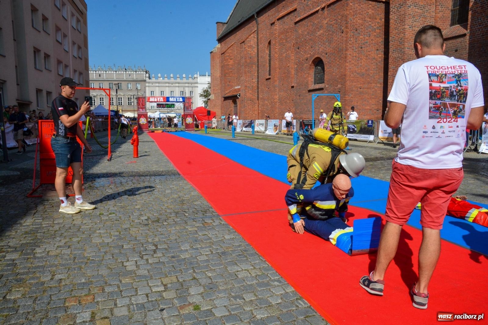 Zdjęcie w galerii na portalu naszraciborz.pl: Toughest Firefighter Racibórz 2024: Siła, wytrzymałość i duch strażackiej rywalizacji na placu Dominikańskim [FOTO i WIDEO] wiadomości z regionu