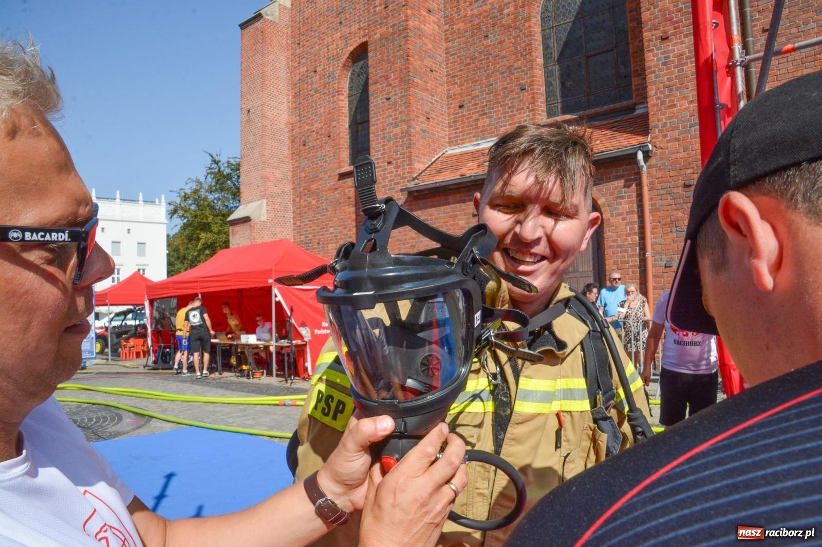 Zdjęcie w galerii na portalu naszraciborz.pl: Toughest Firefighter Racibórz 2024: Siła, wytrzymałość i duch strażackiej rywalizacji na placu Dominikańskim [FOTO i WIDEO] wiadomości z regionu