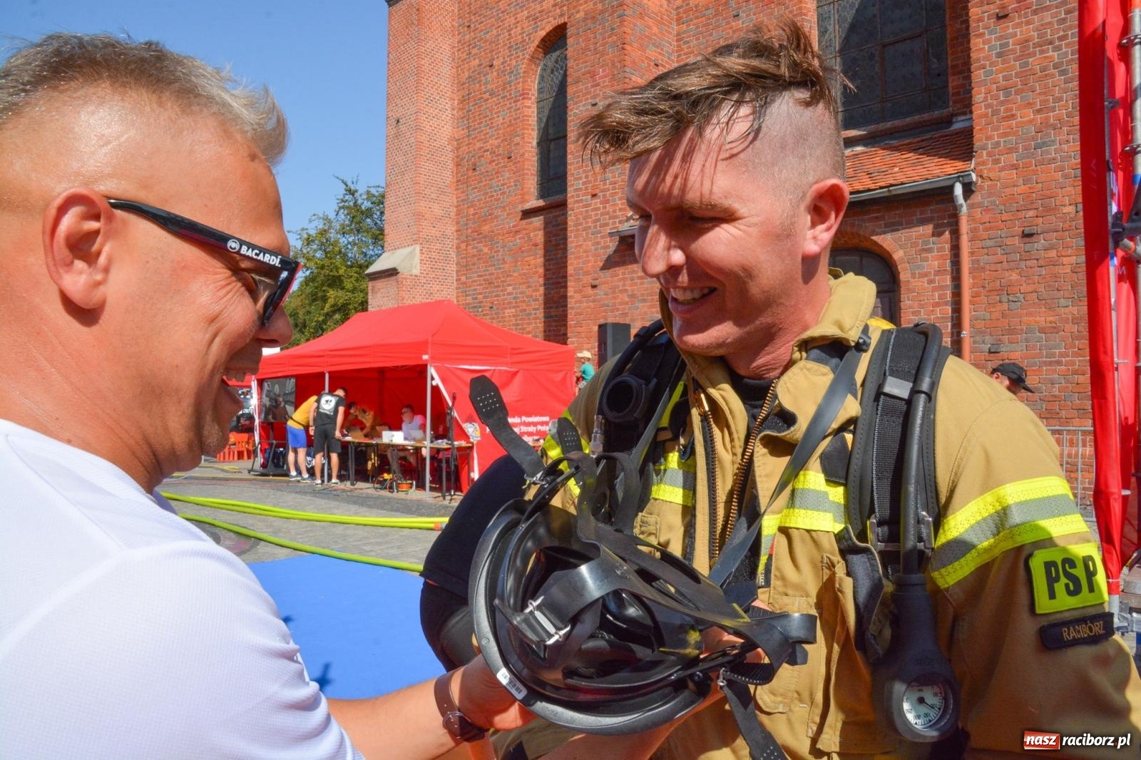 Zdjęcie w galerii na portalu naszraciborz.pl: Toughest Firefighter Racibórz 2024: Siła, wytrzymałość i duch strażackiej rywalizacji na placu Dominikańskim [FOTO i WIDEO] wiadomości z regionu