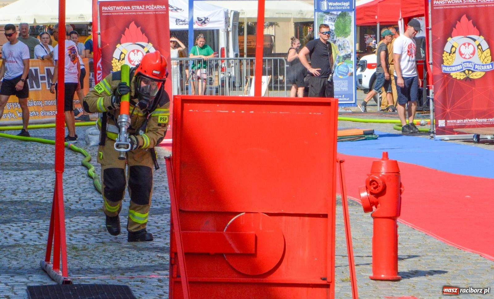Zdjęcie w galerii na portalu naszraciborz.pl: Toughest Firefighter Racibórz 2024: Siła, wytrzymałość i duch strażackiej rywalizacji na placu Dominikańskim [FOTO i WIDEO] wiadomości z regionu