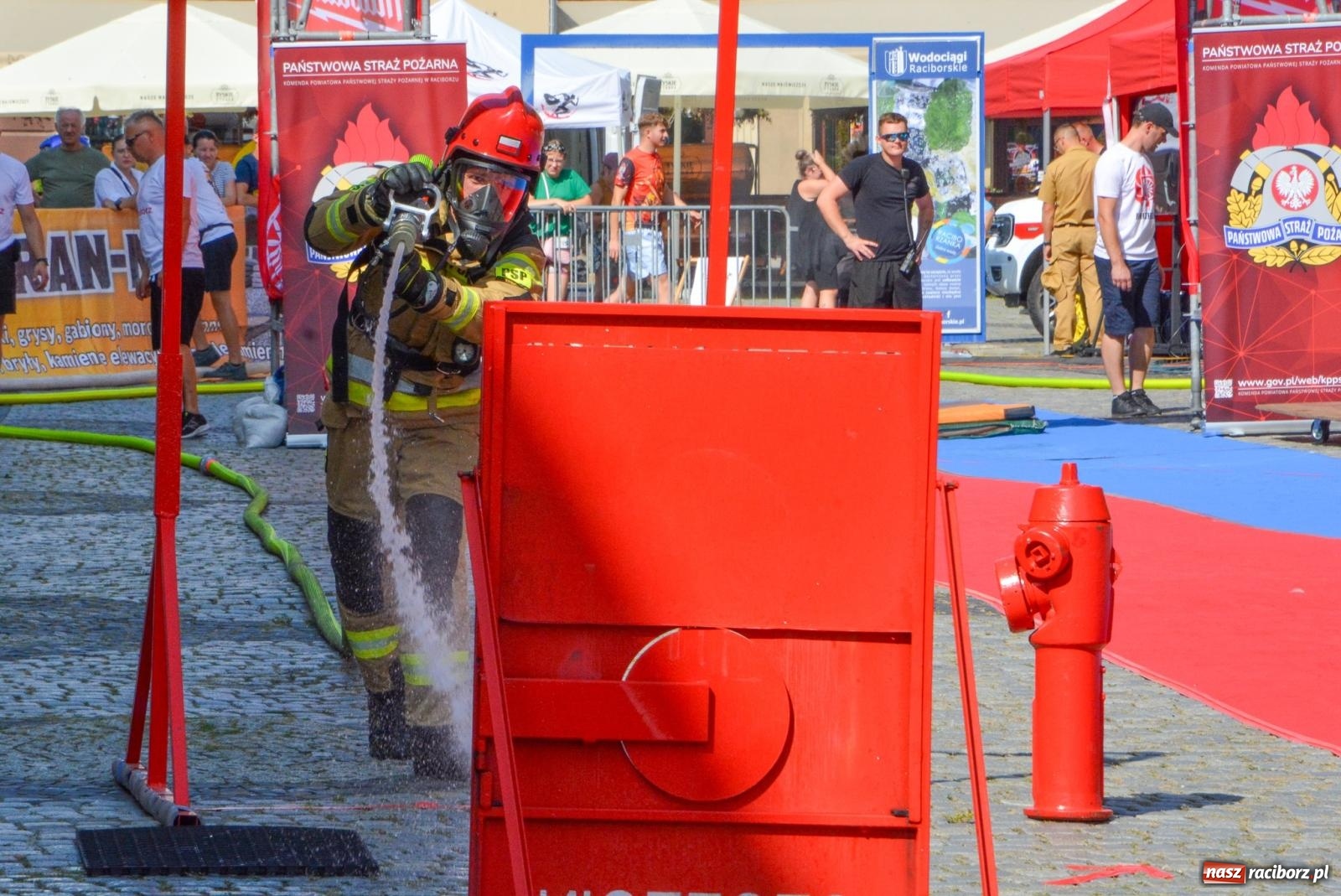 Zdjęcie w galerii na portalu naszraciborz.pl: Toughest Firefighter Racibórz 2024: Siła, wytrzymałość i duch strażackiej rywalizacji na placu Dominikańskim [FOTO i WIDEO] wiadomości z regionu