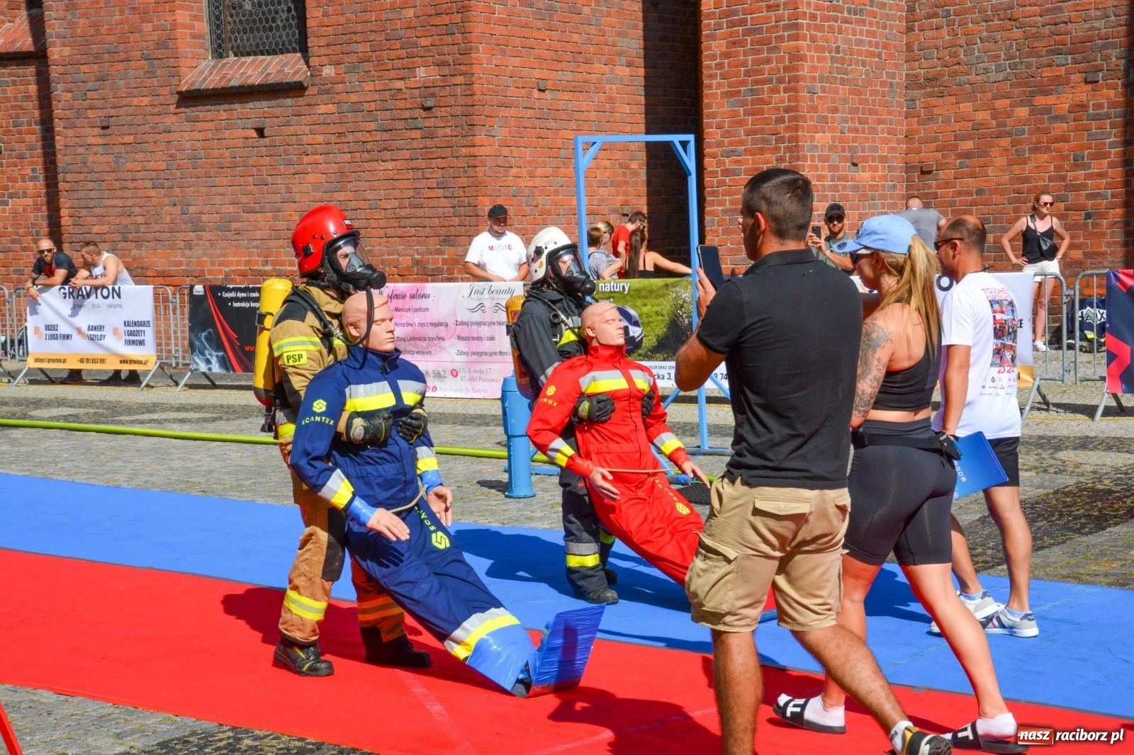 Zdjęcie w galerii na portalu naszraciborz.pl: Toughest Firefighter Racibórz 2024: Siła, wytrzymałość i duch strażackiej rywalizacji na placu Dominikańskim [FOTO i WIDEO] wiadomości z regionu