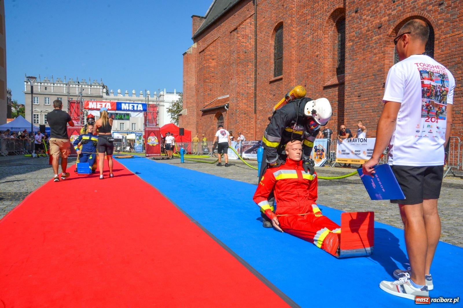 Zdjęcie w galerii na portalu naszraciborz.pl: Toughest Firefighter Racibórz 2024: Siła, wytrzymałość i duch strażackiej rywalizacji na placu Dominikańskim [FOTO i WIDEO] wiadomości z regionu