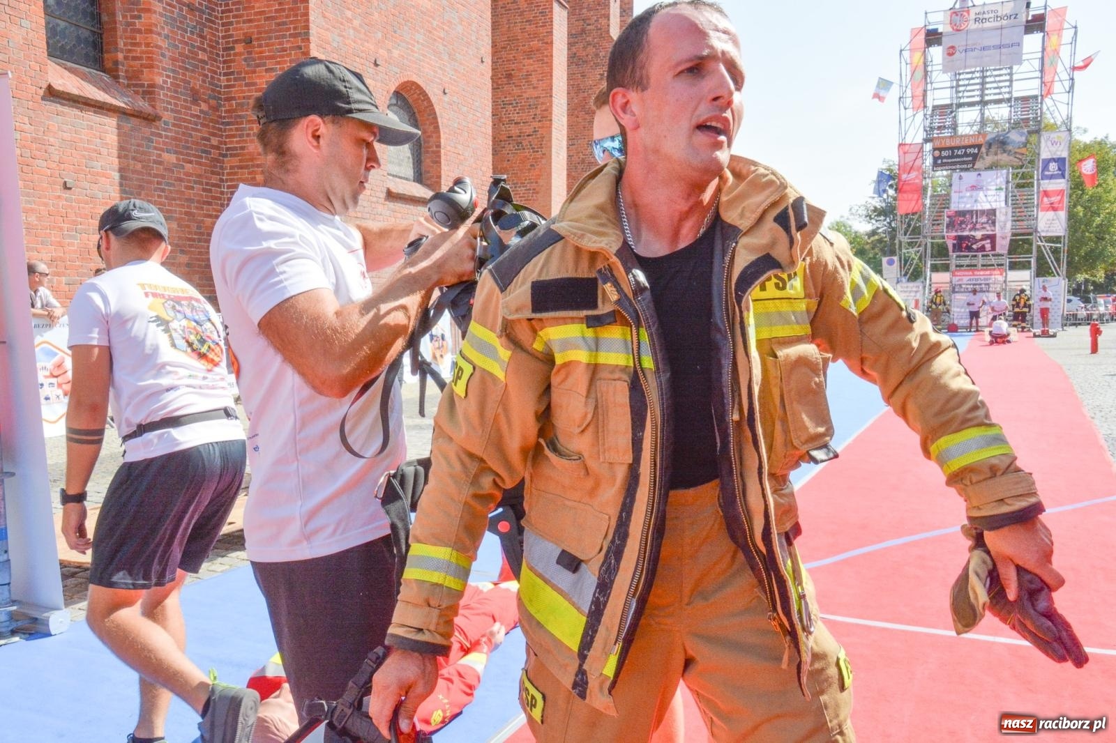 Zdjęcie w galerii na portalu naszraciborz.pl: Toughest Firefighter Racibórz 2024: Siła, wytrzymałość i duch strażackiej rywalizacji na placu Dominikańskim [FOTO i WIDEO] wiadomości z regionu