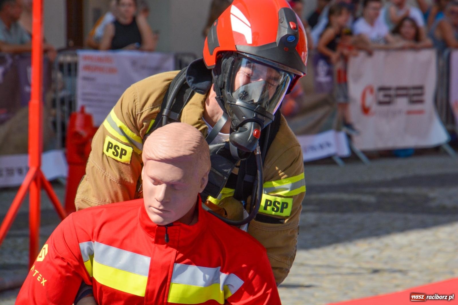 Zdjęcie w galerii na portalu naszraciborz.pl: Toughest Firefighter Racibórz 2024: Siła, wytrzymałość i duch strażackiej rywalizacji na placu Dominikańskim [FOTO i WIDEO] wiadomości z regionu
