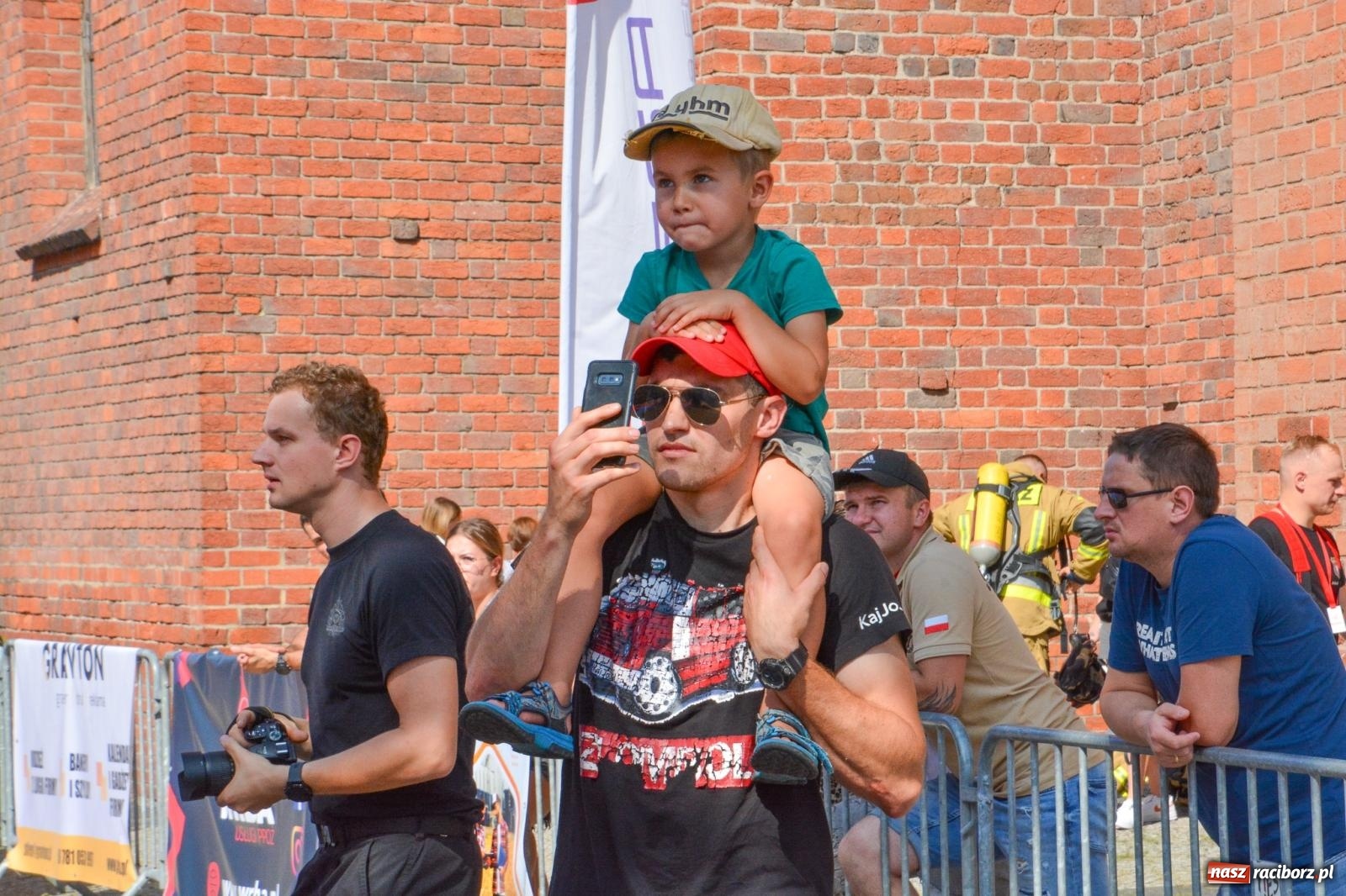 Zdjęcie w galerii na portalu naszraciborz.pl: Toughest Firefighter Racibórz 2024: Siła, wytrzymałość i duch strażackiej rywalizacji na placu Dominikańskim [FOTO i WIDEO] wiadomości z regionu