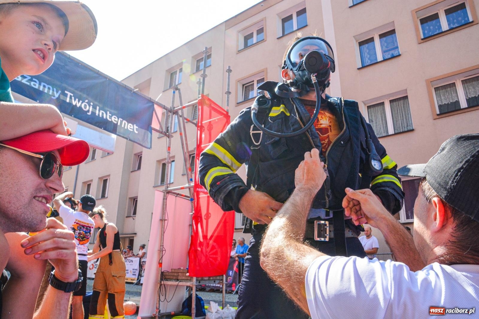 Zdjęcie w galerii na portalu naszraciborz.pl: Toughest Firefighter Racibórz 2024: Siła, wytrzymałość i duch strażackiej rywalizacji na placu Dominikańskim [FOTO i WIDEO] wiadomości z regionu