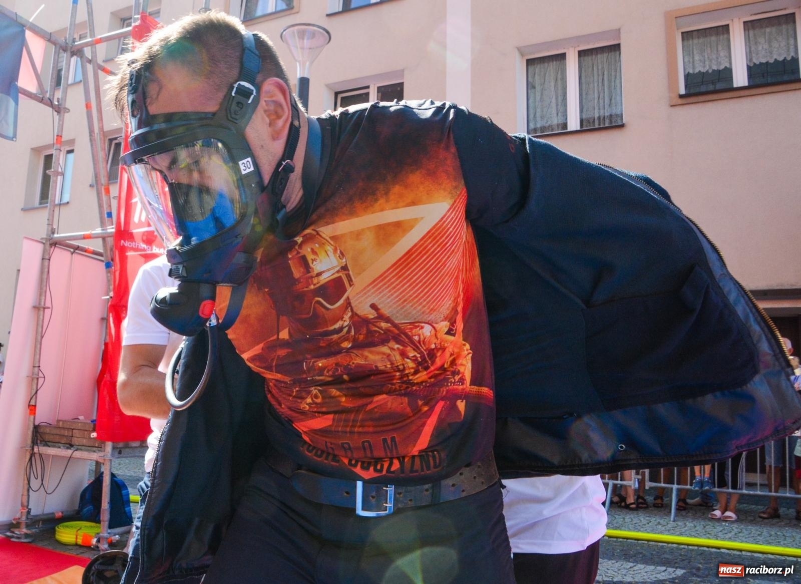 Zdjęcie w galerii na portalu naszraciborz.pl: Toughest Firefighter Racibórz 2024: Siła, wytrzymałość i duch strażackiej rywalizacji na placu Dominikańskim [FOTO i WIDEO] wiadomości z regionu