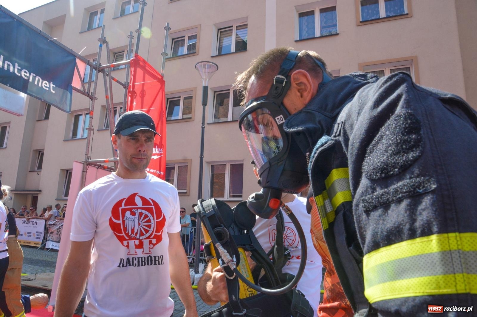 Zdjęcie w galerii na portalu naszraciborz.pl: Toughest Firefighter Racibórz 2024: Siła, wytrzymałość i duch strażackiej rywalizacji na placu Dominikańskim [FOTO i WIDEO] wiadomości z regionu