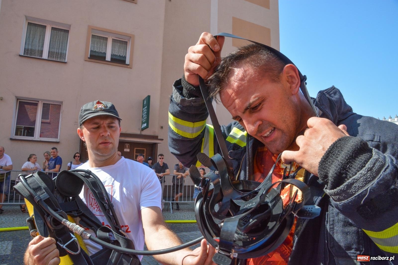 Zdjęcie w galerii na portalu naszraciborz.pl: Toughest Firefighter Racibórz 2024: Siła, wytrzymałość i duch strażackiej rywalizacji na placu Dominikańskim [FOTO i WIDEO] wiadomości z regionu