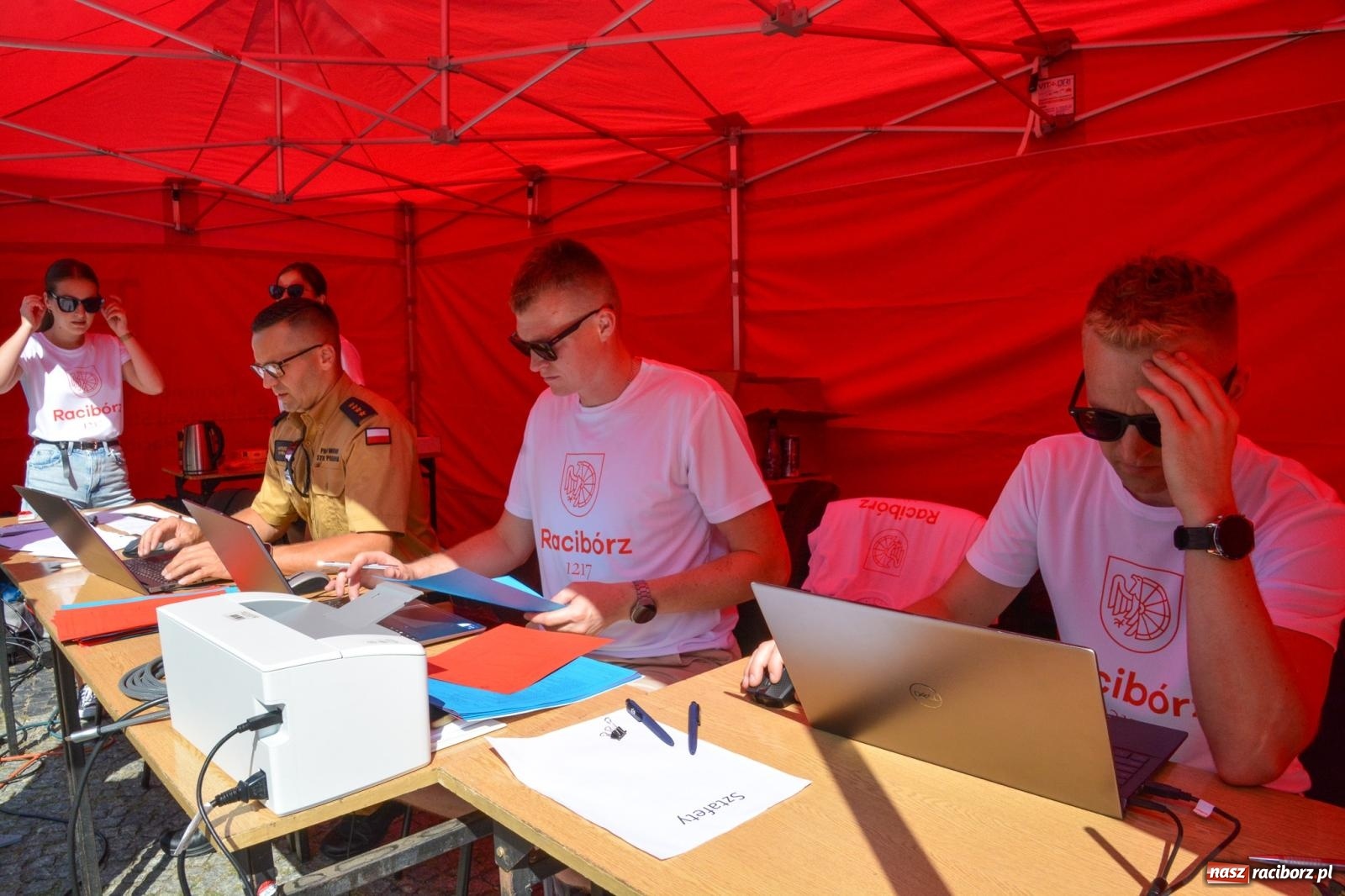 Zdjęcie w galerii na portalu naszraciborz.pl: Toughest Firefighter Racibórz 2024: Siła, wytrzymałość i duch strażackiej rywalizacji na placu Dominikańskim [FOTO i WIDEO] wiadomości z regionu