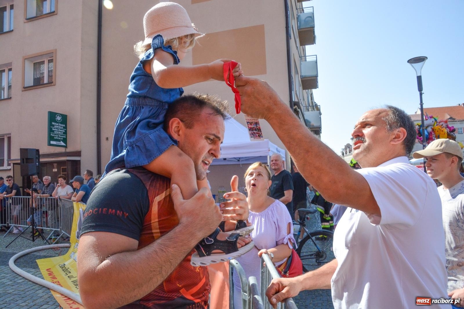 Zdjęcie w galerii na portalu naszraciborz.pl: Toughest Firefighter Racibórz 2024: Siła, wytrzymałość i duch strażackiej rywalizacji na placu Dominikańskim [FOTO i WIDEO] wiadomości z regionu