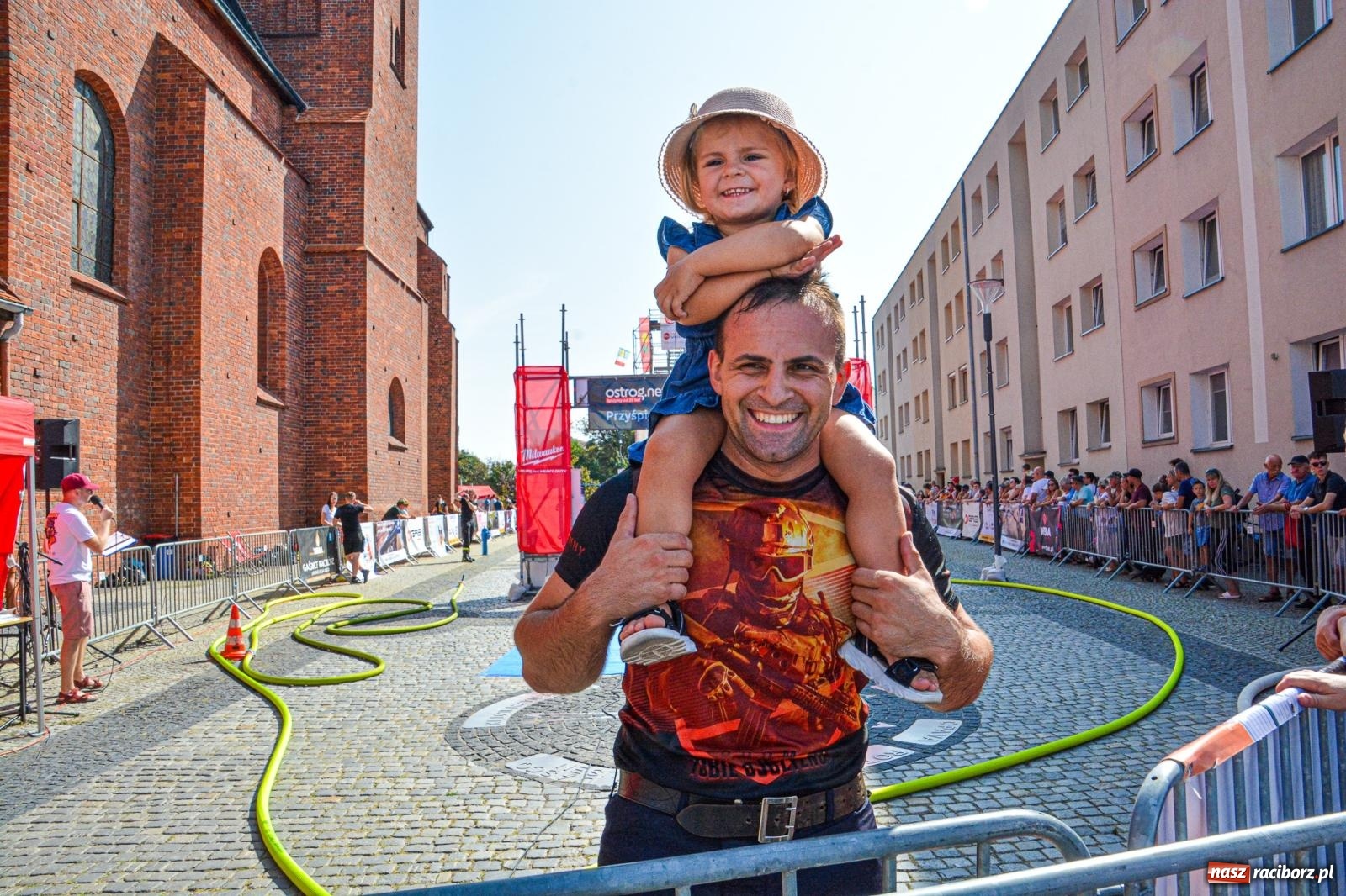 Zdjęcie w galerii na portalu naszraciborz.pl: Toughest Firefighter Racibórz 2024: Siła, wytrzymałość i duch strażackiej rywalizacji na placu Dominikańskim [FOTO i WIDEO] wiadomości z regionu