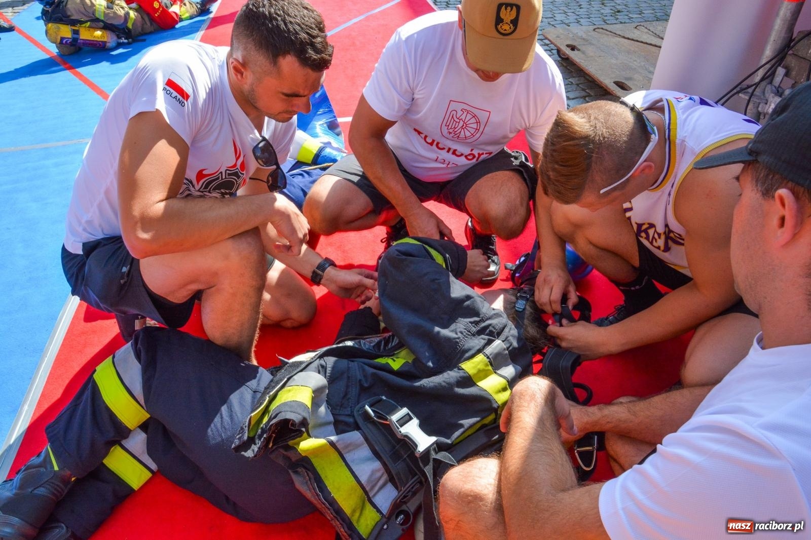 Zdjęcie w galerii na portalu naszraciborz.pl: Toughest Firefighter Racibórz 2024: Siła, wytrzymałość i duch strażackiej rywalizacji na placu Dominikańskim [FOTO i WIDEO] wiadomości z regionu