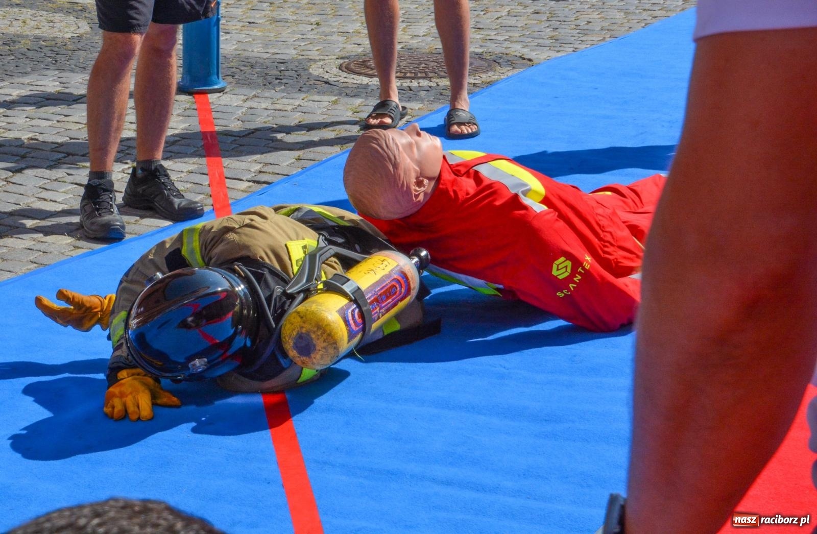 Zdjęcie w galerii na portalu naszraciborz.pl: Toughest Firefighter Racibórz 2024: Siła, wytrzymałość i duch strażackiej rywalizacji na placu Dominikańskim [FOTO i WIDEO] wiadomości z regionu