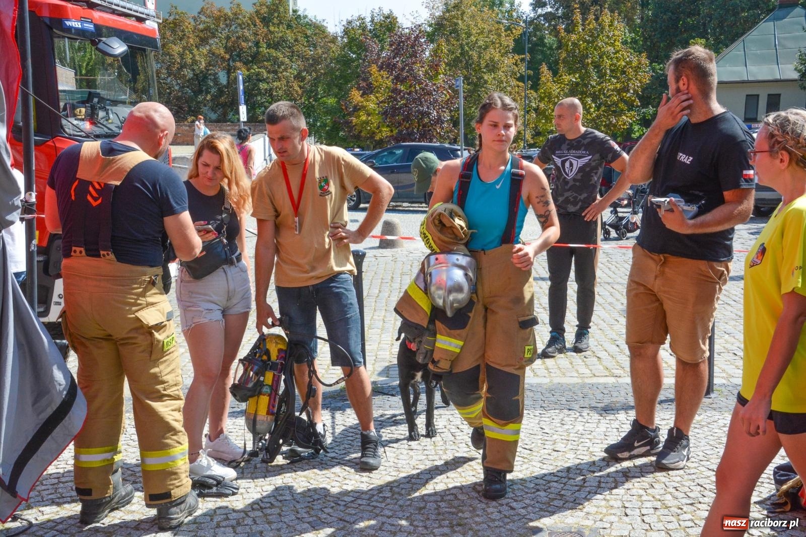 Zdjęcie w galerii na portalu naszraciborz.pl: Toughest Firefighter Racibórz 2024: Siła, wytrzymałość i duch strażackiej rywalizacji na placu Dominikańskim [FOTO i WIDEO] wiadomości z regionu