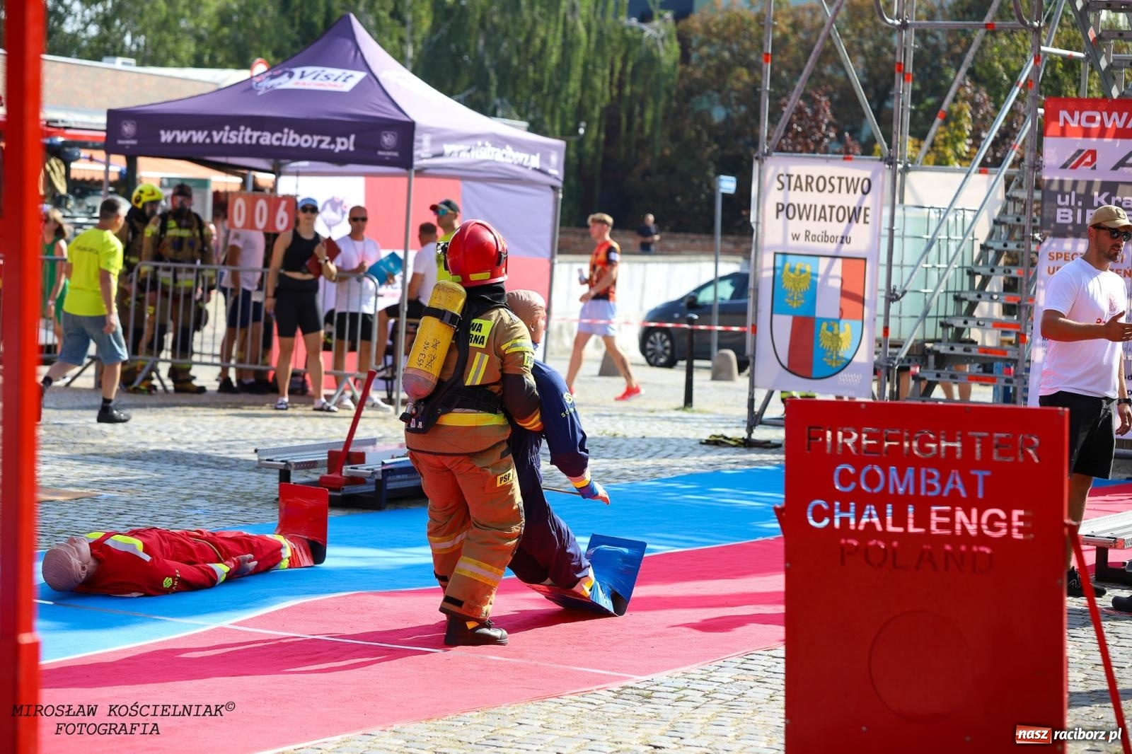 Zdjęcie w galerii na portalu naszraciborz.pl: Toughest Firefighter Racibórz 2024: Siła, wytrzymałość i duch strażackiej rywalizacji na placu Dominikańskim [FOTO i WIDEO] wiadomości z regionu