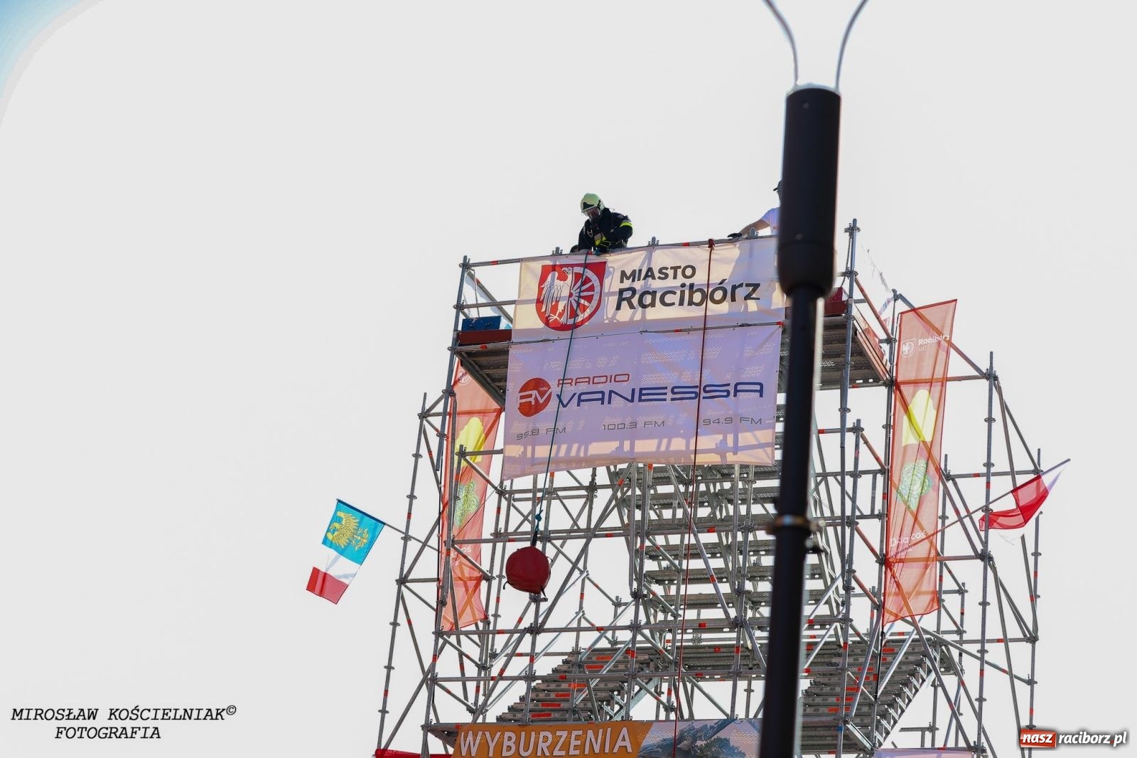 Zdjęcie w galerii na portalu naszraciborz.pl: Toughest Firefighter Racibórz 2024: Siła, wytrzymałość i duch strażackiej rywalizacji na placu Dominikańskim [FOTO i WIDEO] wiadomości z regionu