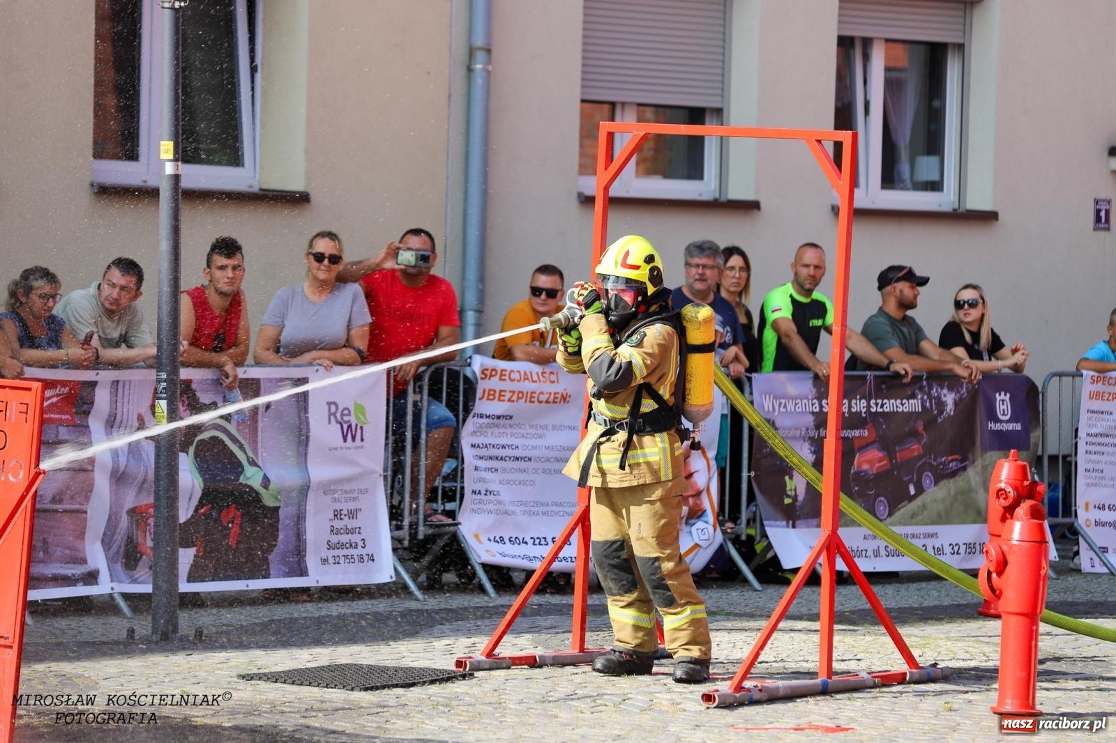 Zdjęcie w galerii na portalu naszraciborz.pl: Toughest Firefighter Racibórz 2024: Siła, wytrzymałość i duch strażackiej rywalizacji na placu Dominikańskim [FOTO i WIDEO] wiadomości z regionu
