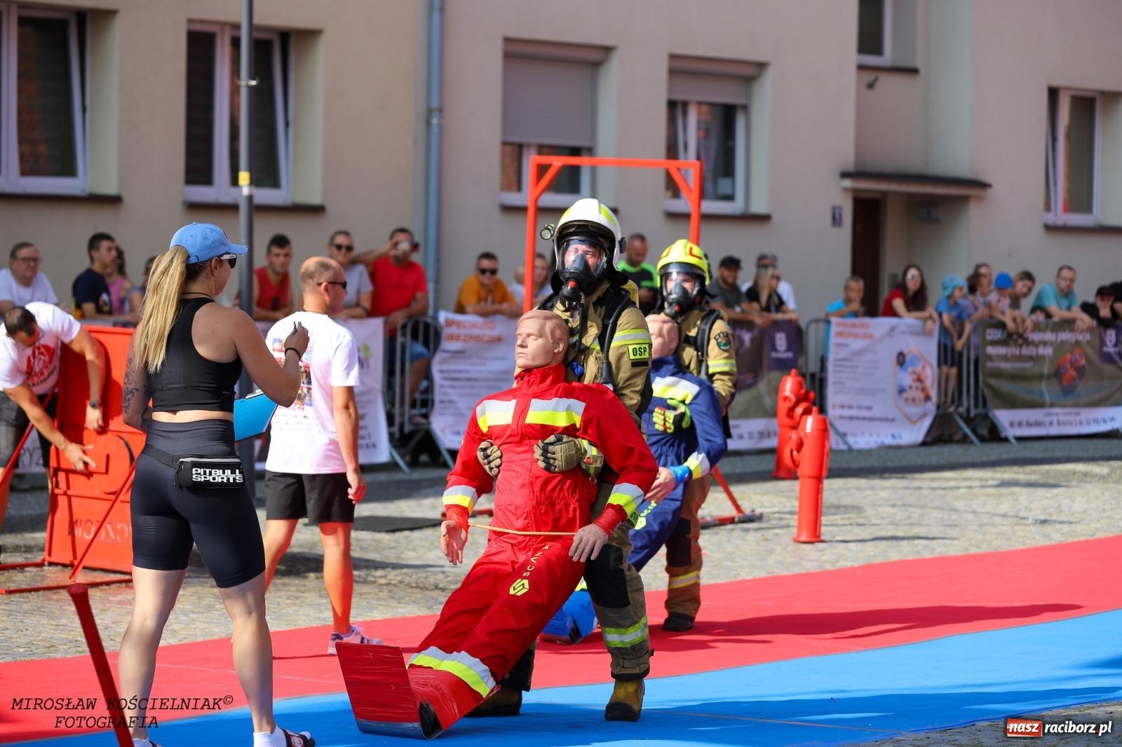 Zdjęcie w galerii na portalu naszraciborz.pl: Toughest Firefighter Racibórz 2024: Siła, wytrzymałość i duch strażackiej rywalizacji na placu Dominikańskim [FOTO i WIDEO] wiadomości z regionu