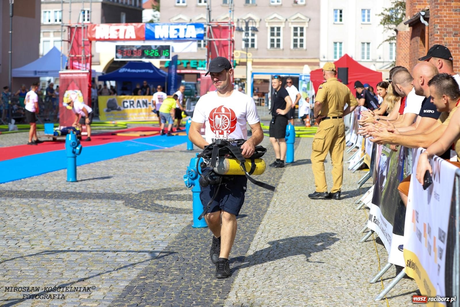 Zdjęcie w galerii na portalu naszraciborz.pl: Toughest Firefighter Racibórz 2024: Siła, wytrzymałość i duch strażackiej rywalizacji na placu Dominikańskim [FOTO i WIDEO] wiadomości z regionu