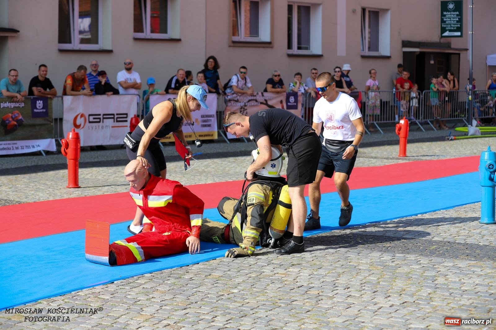 Zdjęcie w galerii na portalu naszraciborz.pl: Toughest Firefighter Racibórz 2024: Siła, wytrzymałość i duch strażackiej rywalizacji na placu Dominikańskim [FOTO i WIDEO] wiadomości z regionu