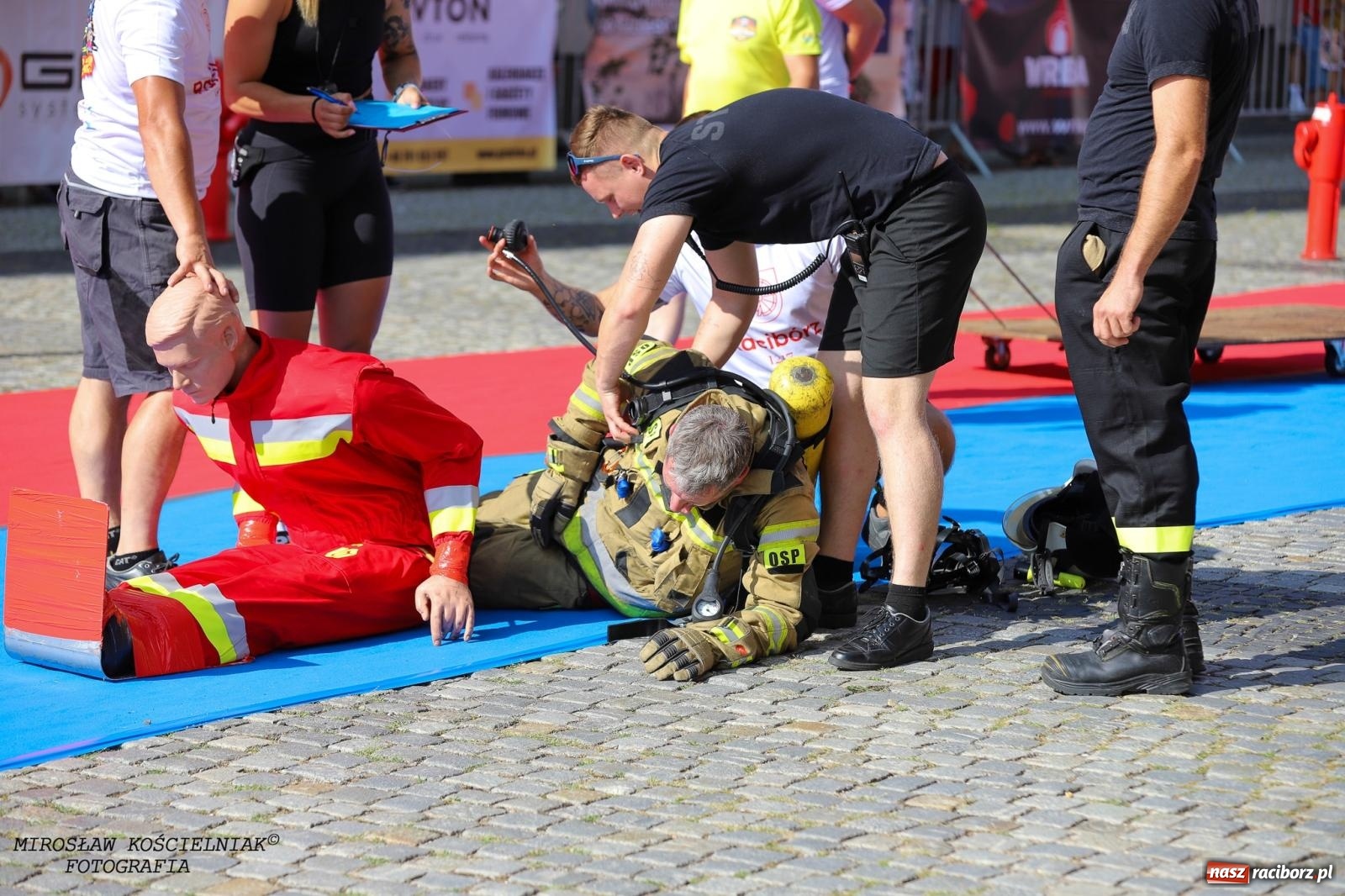Zdjęcie w galerii na portalu naszraciborz.pl: Toughest Firefighter Racibórz 2024: Siła, wytrzymałość i duch strażackiej rywalizacji na placu Dominikańskim [FOTO i WIDEO] wiadomości z regionu