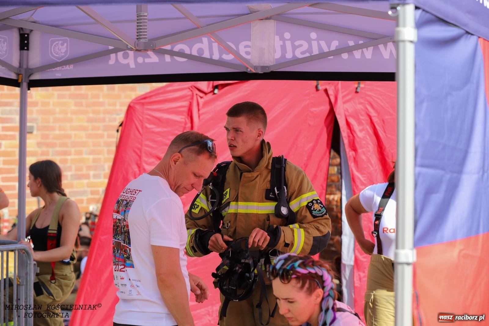 Zdjęcie w galerii na portalu naszraciborz.pl: Toughest Firefighter Racibórz 2024: Siła, wytrzymałość i duch strażackiej rywalizacji na placu Dominikańskim [FOTO i WIDEO] wiadomości z regionu