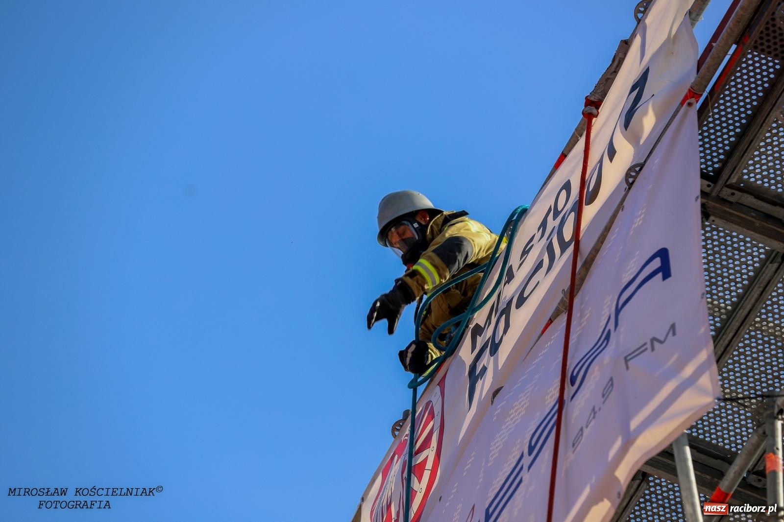 Zdjęcie w galerii na portalu naszraciborz.pl: Toughest Firefighter Racibórz 2024: Siła, wytrzymałość i duch strażackiej rywalizacji na placu Dominikańskim [FOTO i WIDEO] wiadomości z regionu