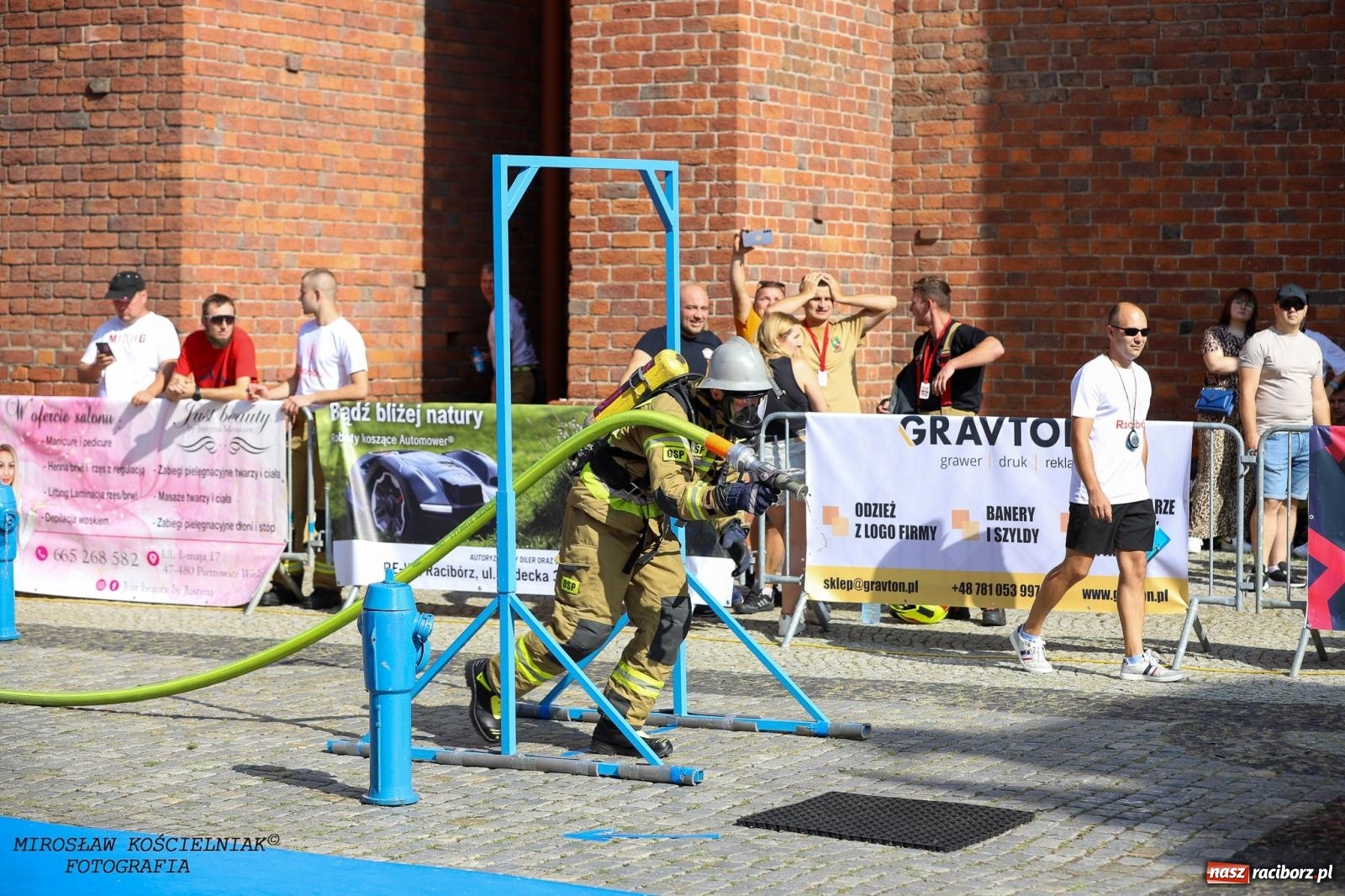 Zdjęcie w galerii na portalu naszraciborz.pl: Toughest Firefighter Racibórz 2024: Siła, wytrzymałość i duch strażackiej rywalizacji na placu Dominikańskim [FOTO i WIDEO] wiadomości z regionu
