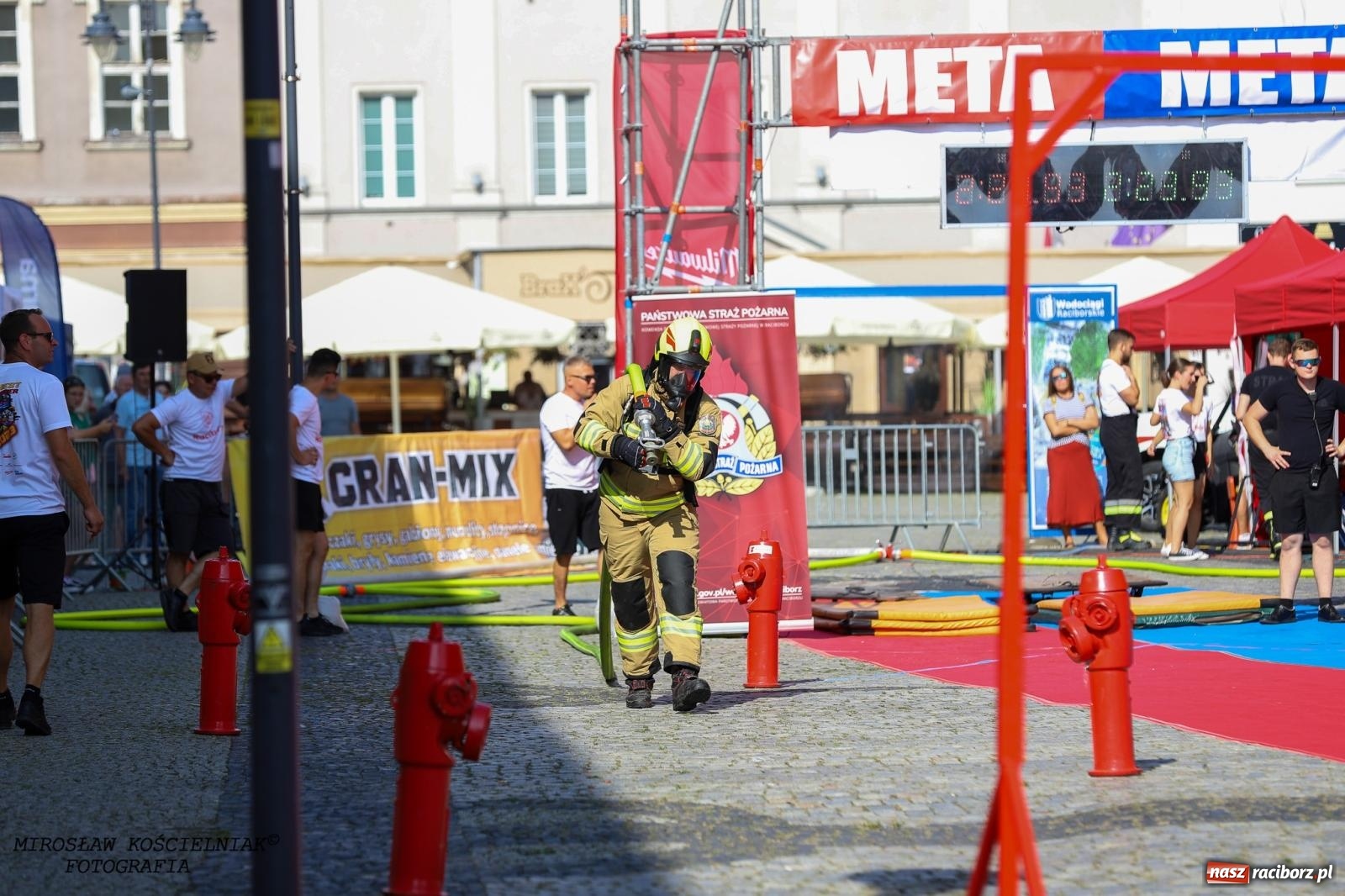 Zdjęcie w galerii na portalu naszraciborz.pl: Toughest Firefighter Racibórz 2024: Siła, wytrzymałość i duch strażackiej rywalizacji na placu Dominikańskim [FOTO i WIDEO] wiadomości z regionu