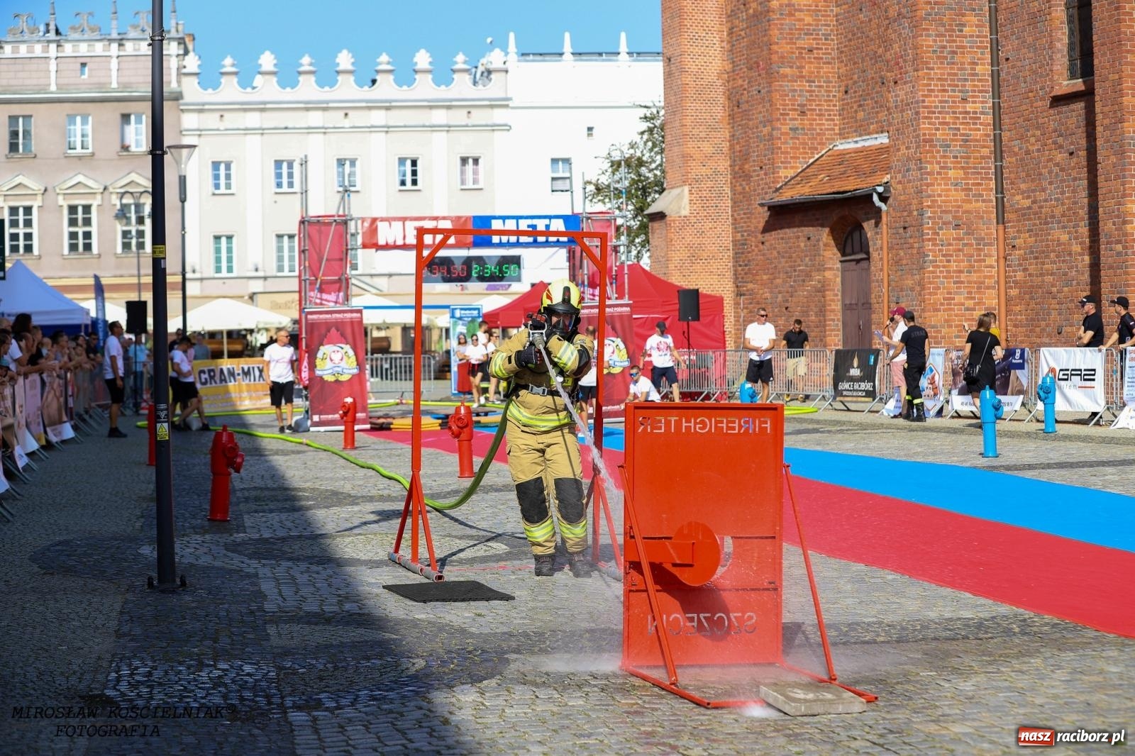 Zdjęcie w galerii na portalu naszraciborz.pl: Toughest Firefighter Racibórz 2024: Siła, wytrzymałość i duch strażackiej rywalizacji na placu Dominikańskim [FOTO i WIDEO] wiadomości z regionu