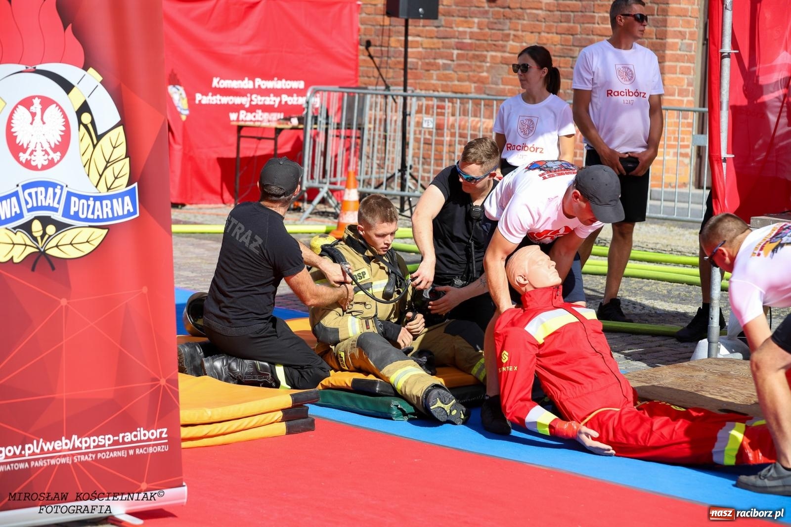 Zdjęcie w galerii na portalu naszraciborz.pl: Toughest Firefighter Racibórz 2024: Siła, wytrzymałość i duch strażackiej rywalizacji na placu Dominikańskim [FOTO i WIDEO] wiadomości z regionu