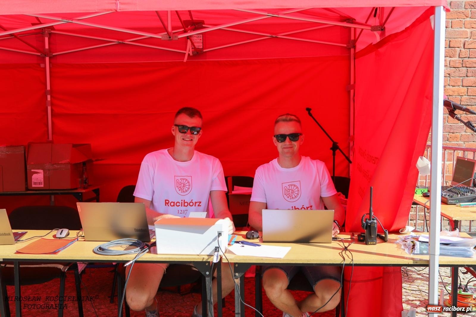 Zdjęcie w galerii na portalu naszraciborz.pl: Toughest Firefighter Racibórz 2024: Siła, wytrzymałość i duch strażackiej rywalizacji na placu Dominikańskim [FOTO i WIDEO] wiadomości z regionu