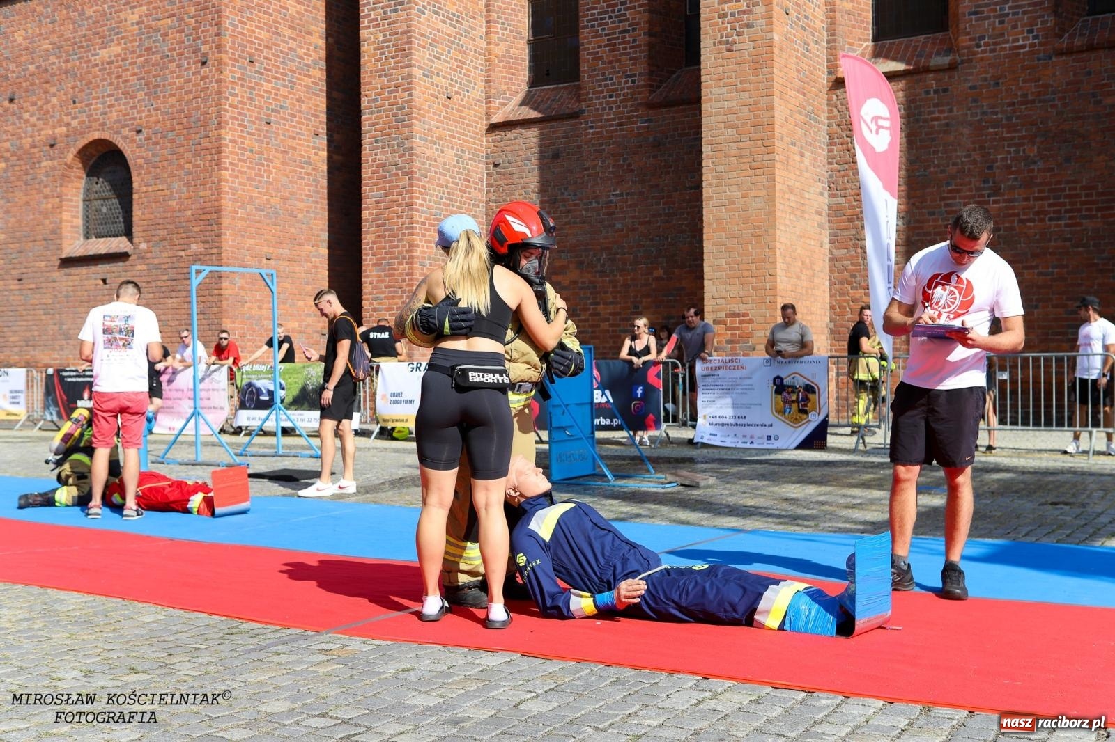 Zdjęcie w galerii na portalu naszraciborz.pl: Toughest Firefighter Racibórz 2024: Siła, wytrzymałość i duch strażackiej rywalizacji na placu Dominikańskim [FOTO i WIDEO] wiadomości z regionu