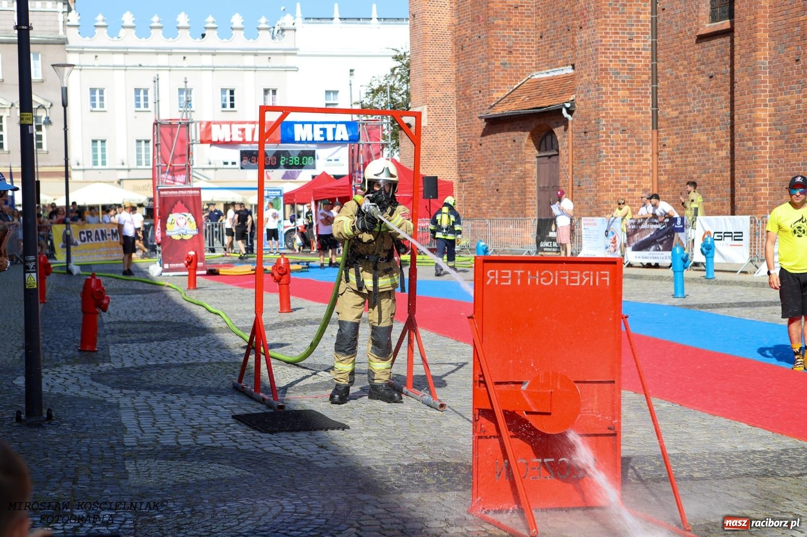 Zdjęcie w galerii na portalu naszraciborz.pl: Toughest Firefighter Racibórz 2024: Siła, wytrzymałość i duch strażackiej rywalizacji na placu Dominikańskim [FOTO i WIDEO] wiadomości z regionu