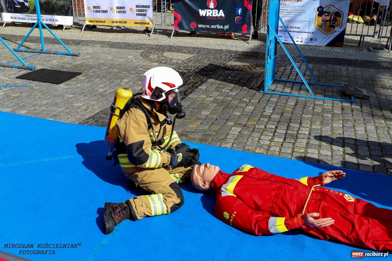 Zdjęcie w galerii na portalu naszraciborz.pl: Toughest Firefighter Racibórz 2024: Siła, wytrzymałość i duch strażackiej rywalizacji na placu Dominikańskim [FOTO i WIDEO] wiadomości z regionu
