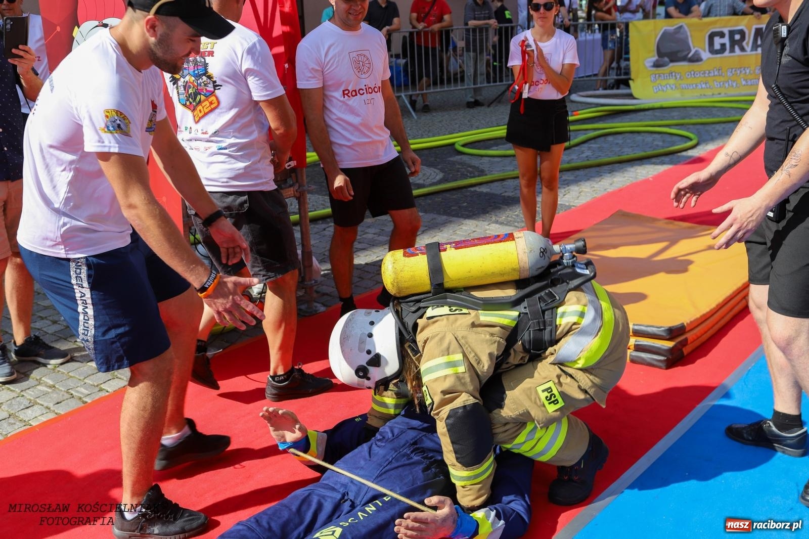 Zdjęcie w galerii na portalu naszraciborz.pl: Toughest Firefighter Racibórz 2024: Siła, wytrzymałość i duch strażackiej rywalizacji na placu Dominikańskim [FOTO i WIDEO] wiadomości z regionu